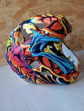 Lade das Bild in den Galerie-Viewer, Protector artes marciales hidroimpresión llamas y calaveras