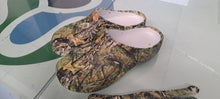Charger l'image dans la galerie, Zuecos crocs hidroimpresión camuflaje