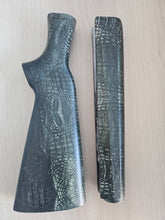 Lade das Bild in den Galerie-Viewer, HPA-068 Wassertransferdruck Folie Krokodilhaut in Schwarz und Grün 50 cm