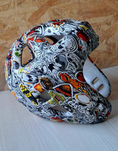 Lade das Bild in den Galerie-Viewer, HOT-075 casco personalizado artes marciales hidroimpresión sticker bomb