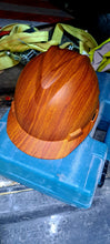 Load image into Gallery viewer, HMA-219 casco Hidroimpresión Madera