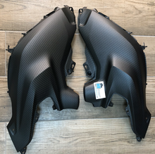 Cargar imagen en el visor de la galería, HIDROIMPRESION EN FIBRA DE CARBONO MOTO HONDA HFC-003