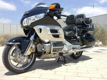 Cargar imagen en el visor de la galería, MOTO EN HIDROIMPRESION FIBRA DE CARBONO HFC 009