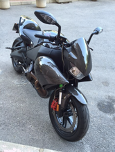 Cargar imagen en el visor de la galería, MOTO EN FIBRA DE CARBONO HIDROIMPRESION HFC 003